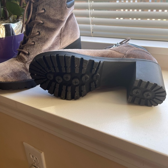 Heeled combat boots. - Picture 5 of 8